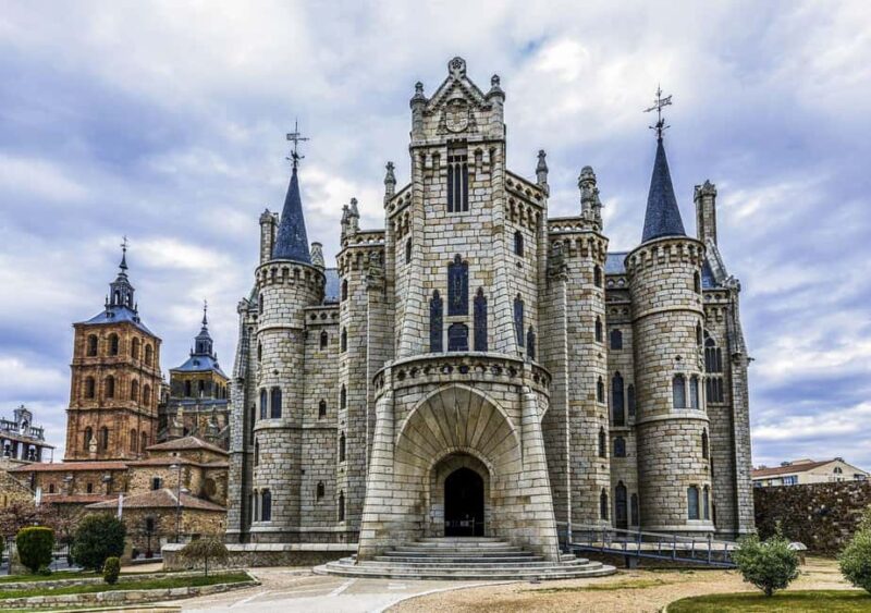 Astorga: Episcopal Palace Ticket & Digital Tour - Logistics and Practical Tips for Visitors