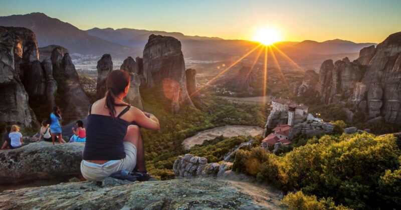 Athens: 2-Day Meteora Tour in Spanish with Guide & Hotel - Meeting Points and Departure Details