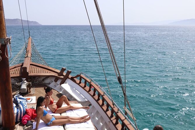 Athens: All Day Cruise to Agistri Moni Aegina with Lunch & Drinks - The Comfort and Atmosphere Onboard