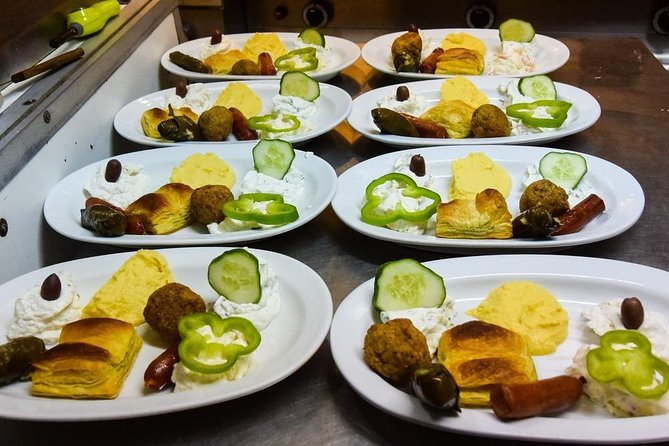 Athens by night. Small walking and musical show. - Key Points