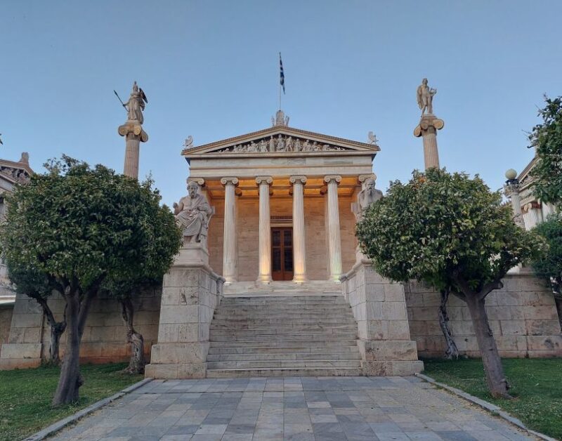 Athens: City Highlights Nighttime Walking Tour in Spanish - From Hadrian’s Arch to the Temple of Zeus