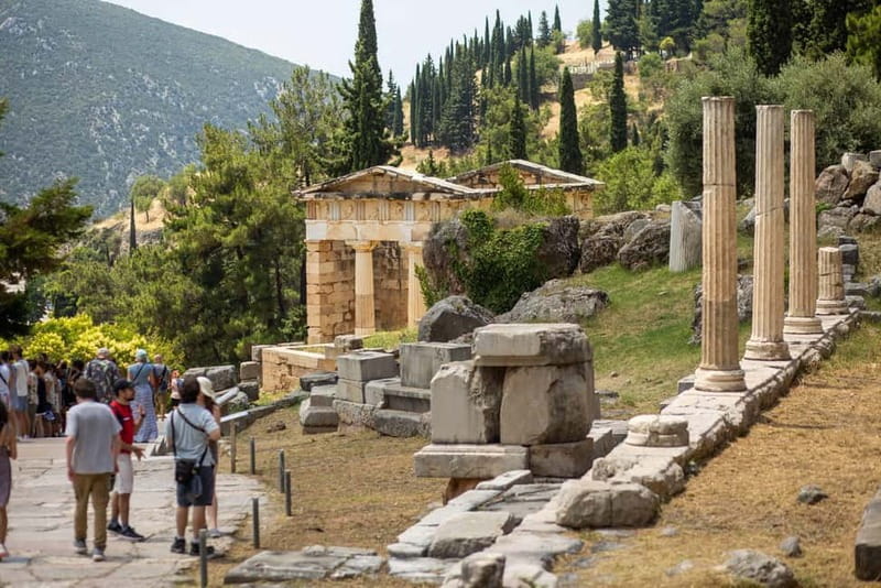 Athens: Delphi Day Tour with Museum & Arachova Village Visit - Strolling Through Arachova: Mountain Village Charm