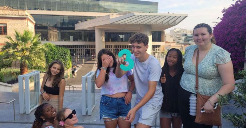 Athens: Family Mythology Treasure Hunt w Food Stops - Visiting the Temple of Olympian Zeus and Other Iconic Landmarks