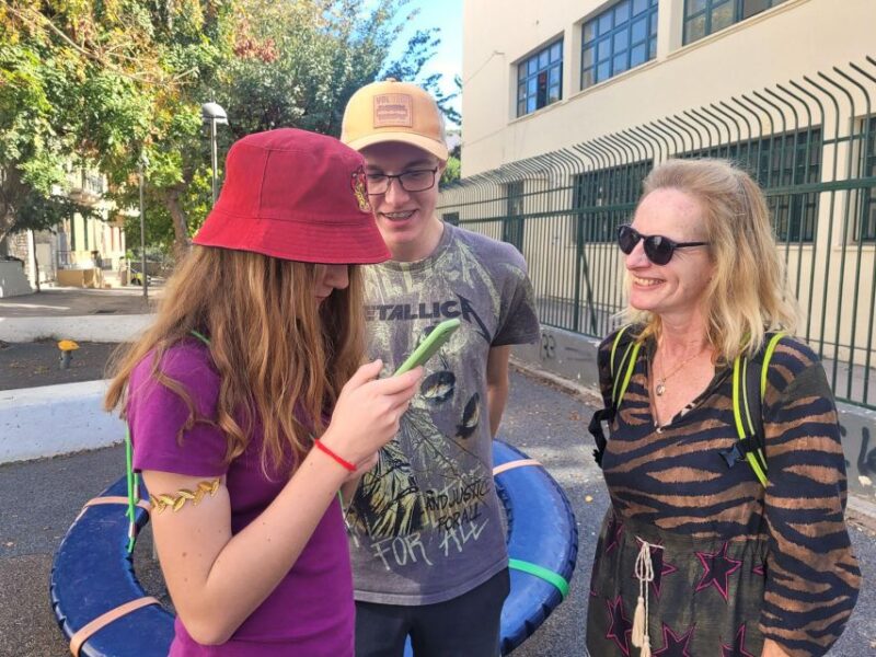 Athens: Family Mythology Treasure Hunt w Food Stops - The Role of the Riddles, Gems, and Rewards