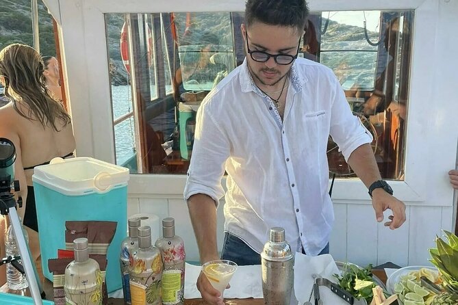 Athens Floating Bar Cruise - Key Points