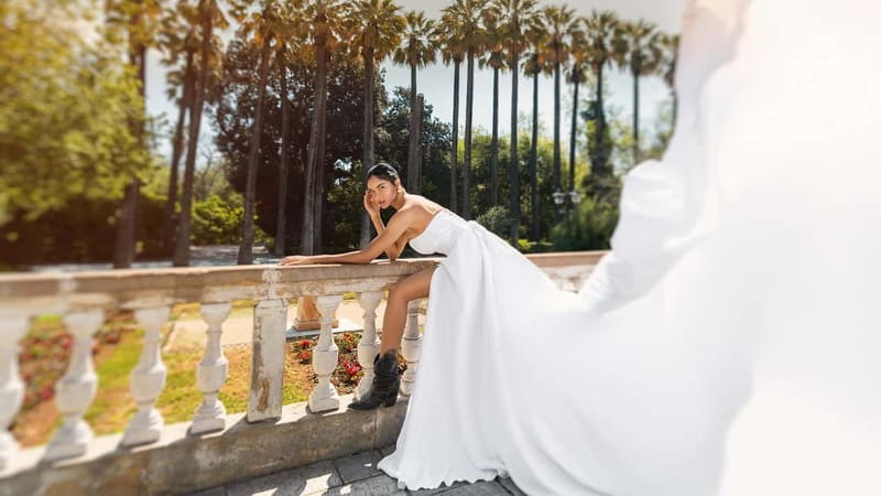 Athens: Flying Dress Photo © Photoshoot "Express package" - Discover the Flying Dress Photoshoot in Athens: A Unique Keepsake