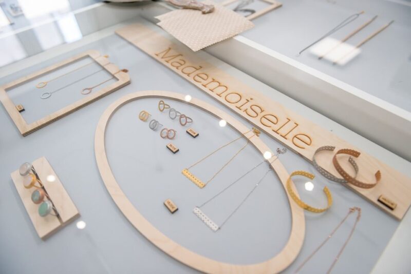 Athens: Greek Fashion Shopping Tour with a Local Expert - What Makes the Neighborhoods Special: From Kolonaki to Syntagma