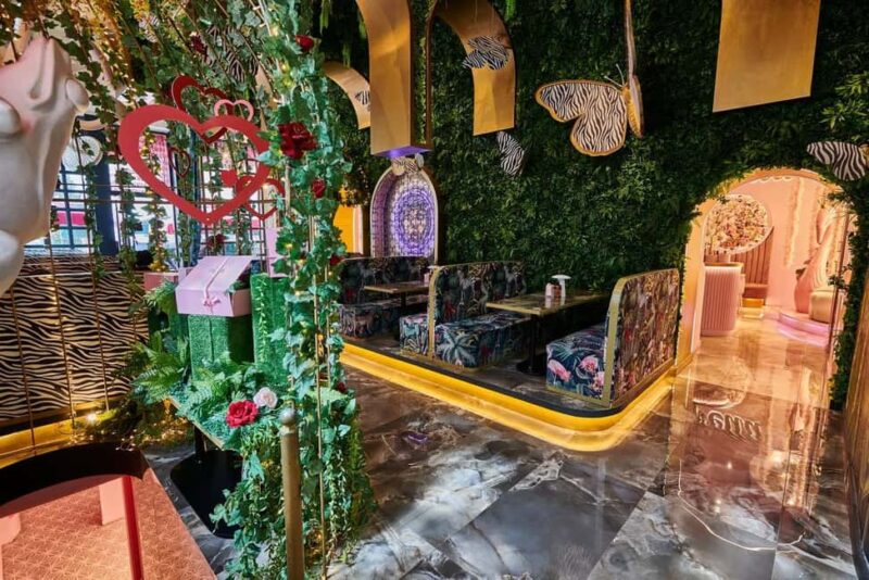 Athens: Jewish Heritage & Ancient Hills Trike Tour - Discovering the Vibrant Monastiraki Flea Market