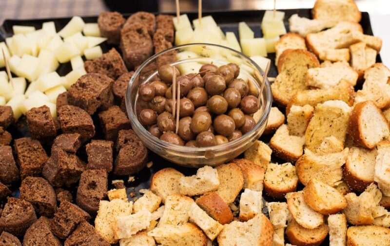 Athens Markets and Ancient Sights Walking Tour - Discovering Monastiraki Square and Its Flea Market