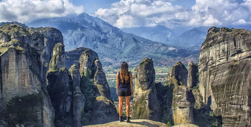 Athens: Meteora Day Trip in Spanish with Live Guide & Lunch - Key Points
