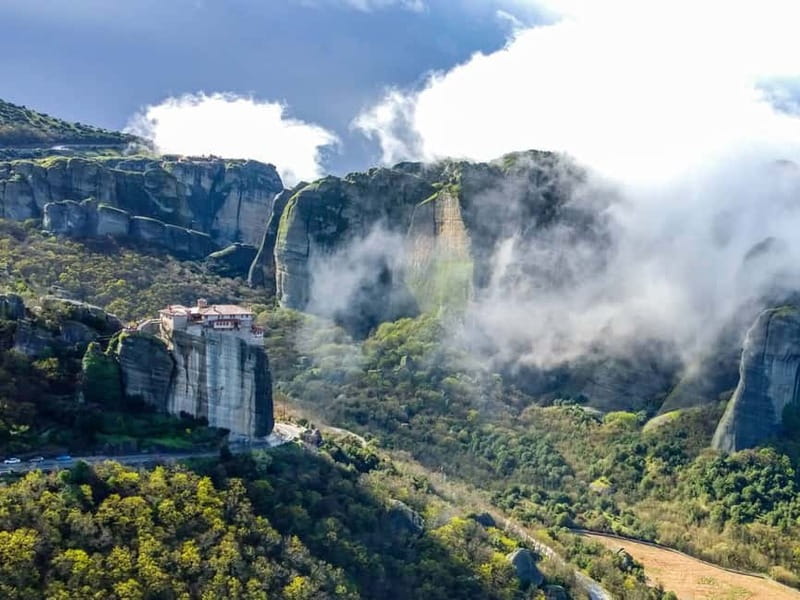 Athens: Meteora Day Trip in Spanish with Live Guide & Lunch - Scenic Views and Photo Opportunities