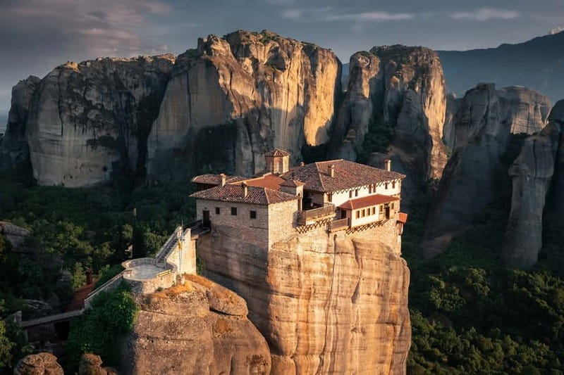 Athens: Meteora Day Trip in Spanish with Live Guide & Lunch - Cultural Highlights and Local Food
