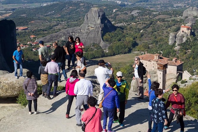 Athens: Meteora Monasteries and Hermit Caves Day Tour with Lunch - Visiting Kalambaka Town and Lunch Options