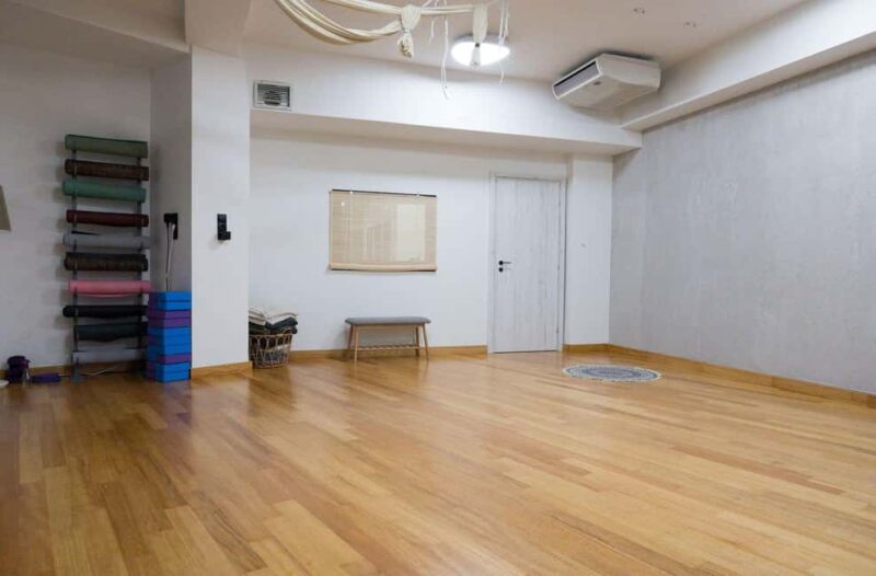 Athens: Morning Soft Vinyasa Flow Yoga Class - What the Practice Looks Like in a Cozy Athens Yoga Hall