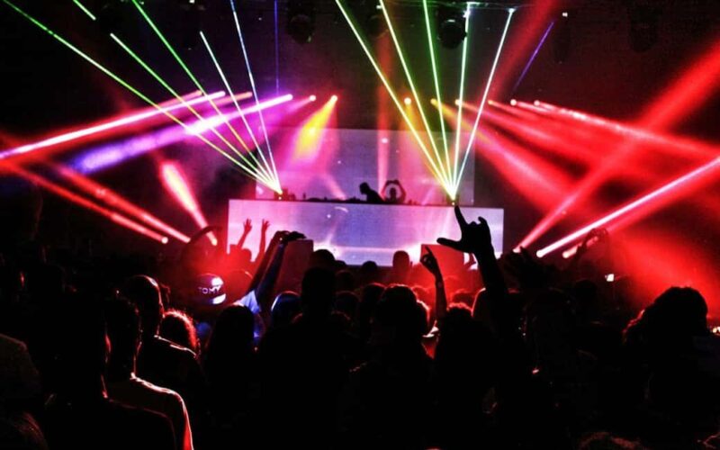 Athens New Years Eve Pub Crawl with Shots & VIP Club Entry - Pacing and Group Atmosphere for a Relaxed Evening