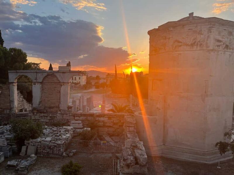 Athens: Night Walking Tour with Local Guide - The Guides Style and Knowledge