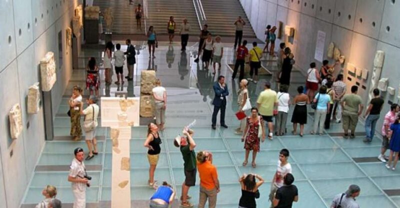 Athens Private Sightseeing Minibus Tour with Lunch - Visiting the Majestic Acropolis and Its Monuments