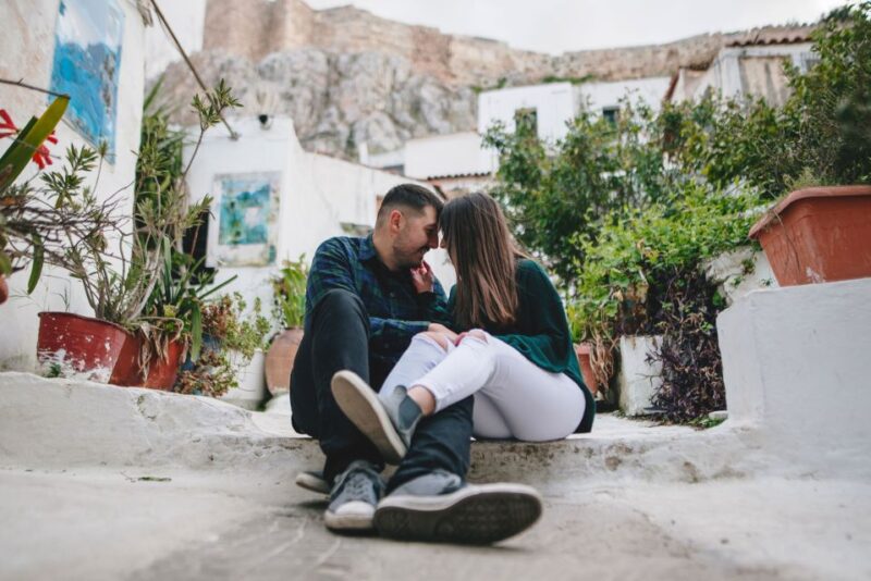 Athens: Professional photoshoot at Anafiotika Village - Unforgettable Photoshoot at Anafiotika for Only $55 per Group