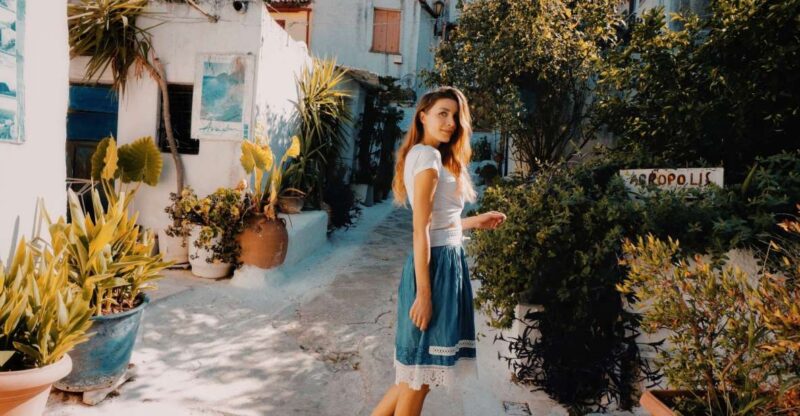 Athens: Professional photoshoot at Anafiotika Village - Key Points