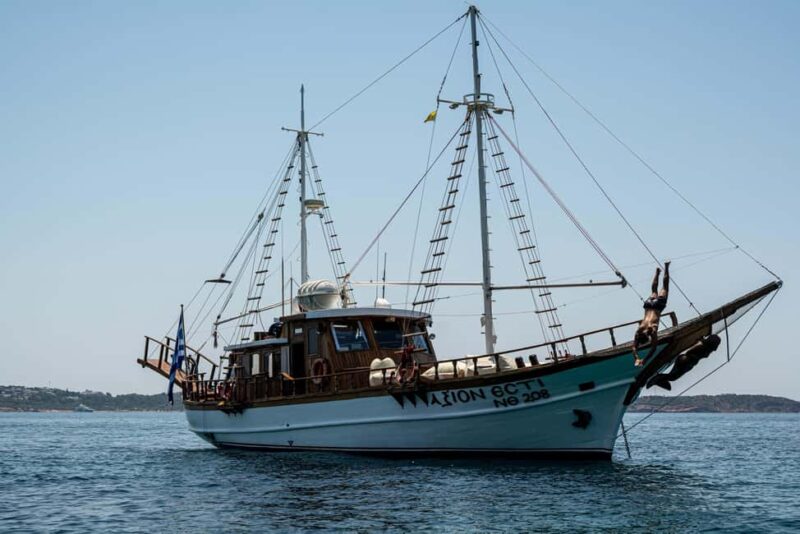 Athens: Saronic Gulf Cruise with Breakfast and Drinks - Comparing This Cruise to Similar Experiences