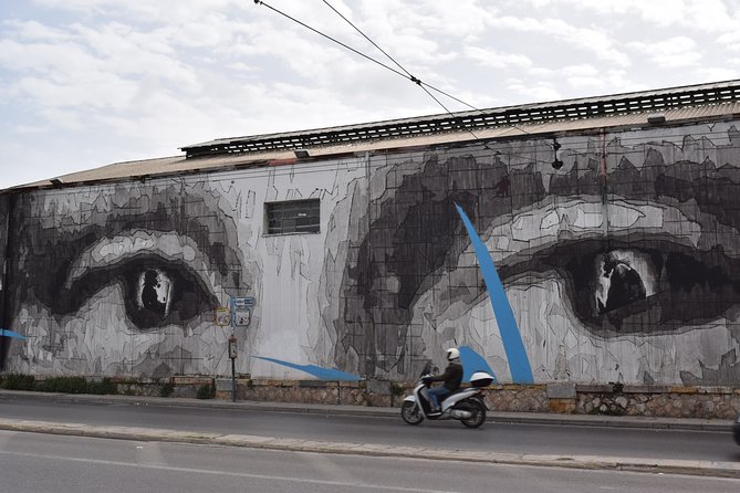 Athens street art tour - The Experience of the Guides and the Atmosphere