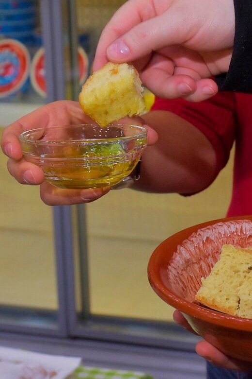 Athens: The Acropolis and Greek Food Private Guided Tour - Tasting Greek Delicacies and Beverages