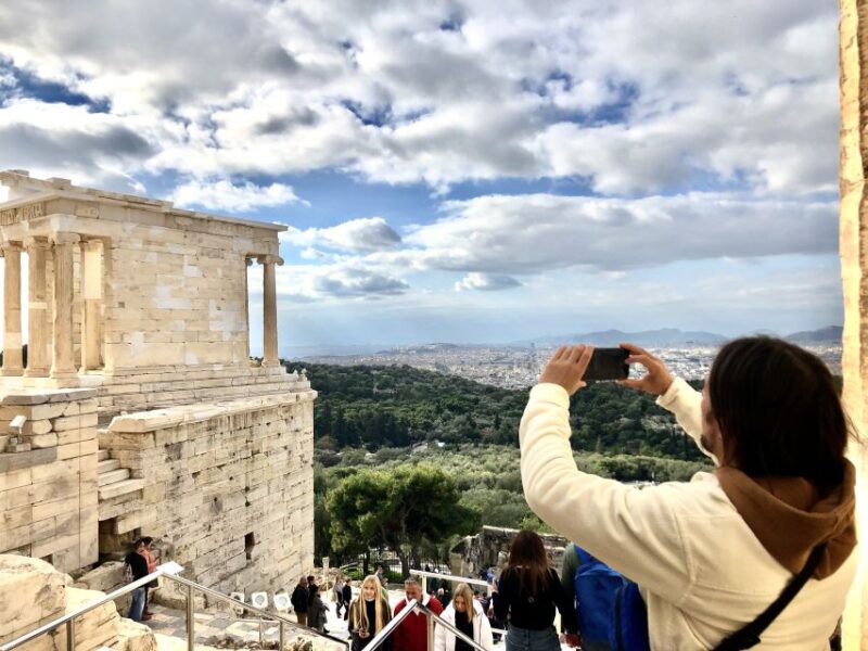 Athens:Acropolis - Historical Center Walking Tour in Spanish - Practicalities: What’s Included and What’s Not