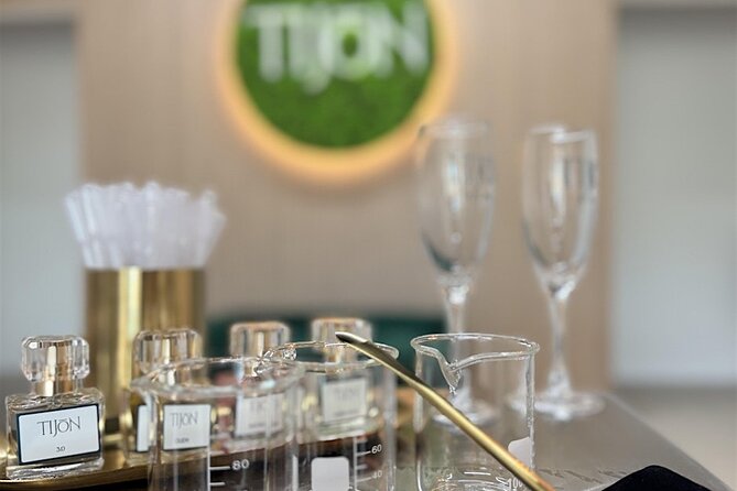 Atlanta: Make Your Perfume or Cologne (Express Edition) - Discover the Quick and Creative Perfume-Making Experience in Atlanta