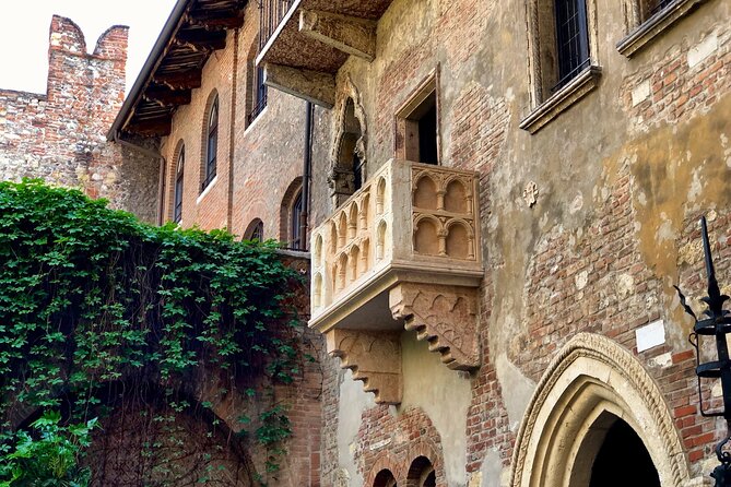 Audio guides to discover Verona, the city of Romeo and Juliet - The Architectural Marvels of Piazza dei Signori and Santa Maria Antica
