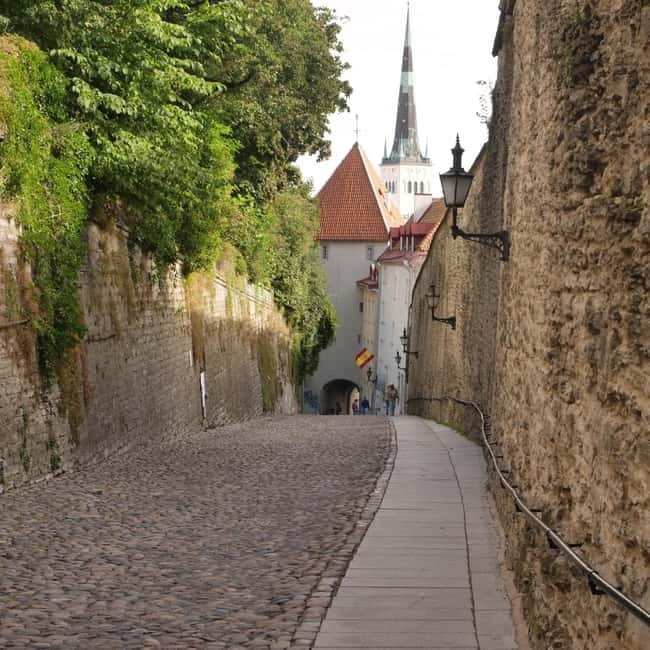 Audio Tour of the Toompea Hill (Cathedral Hill) in Tallinn - Comparing to Other Tallinn Tours