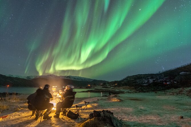 Aurora Hunt with the campfire and professional photographer - Tromsos Northern Lights: The Ideal Setting for Aurora Hunting
