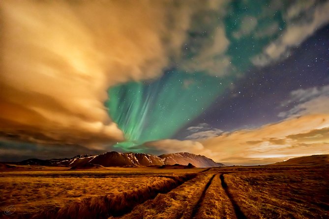 Aurora/Northern light hunt and photos (photography help provided) - Small Group Experience for a Personal Touch