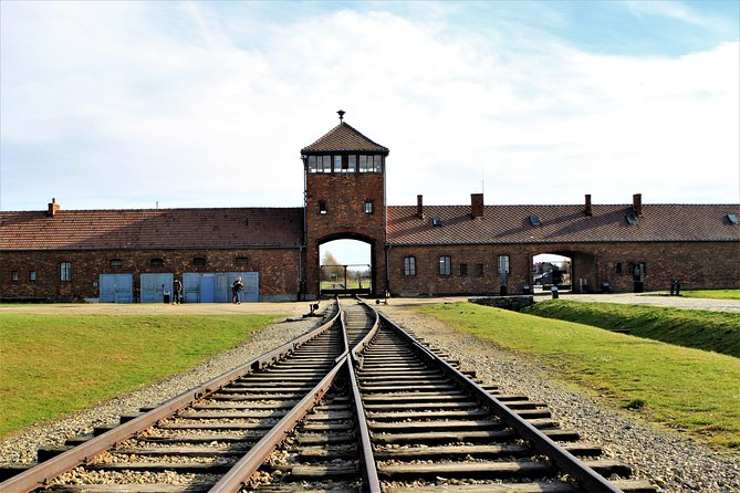 Auschwitz-Birkenau Guided Tour by Private Transport from Krakow - The Role of the Guides and Tour Group Size