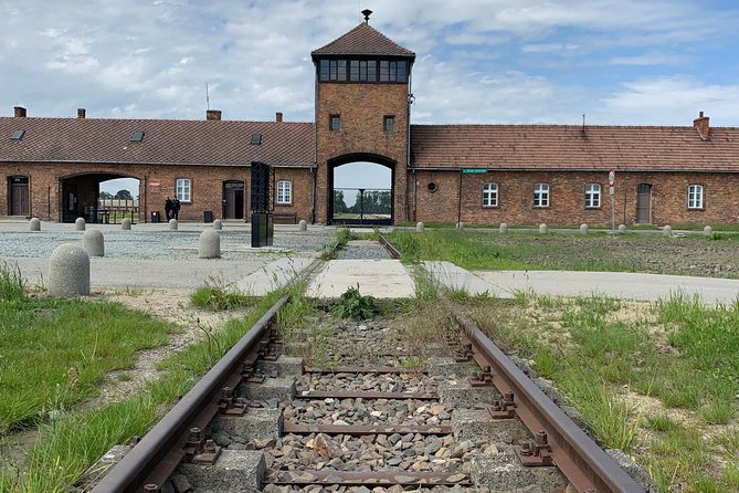 Auschwitz-Birkenau Guided Tour From Krakow - Exploring Auschwitz and Birkenau with a Knowledgeable Guide
