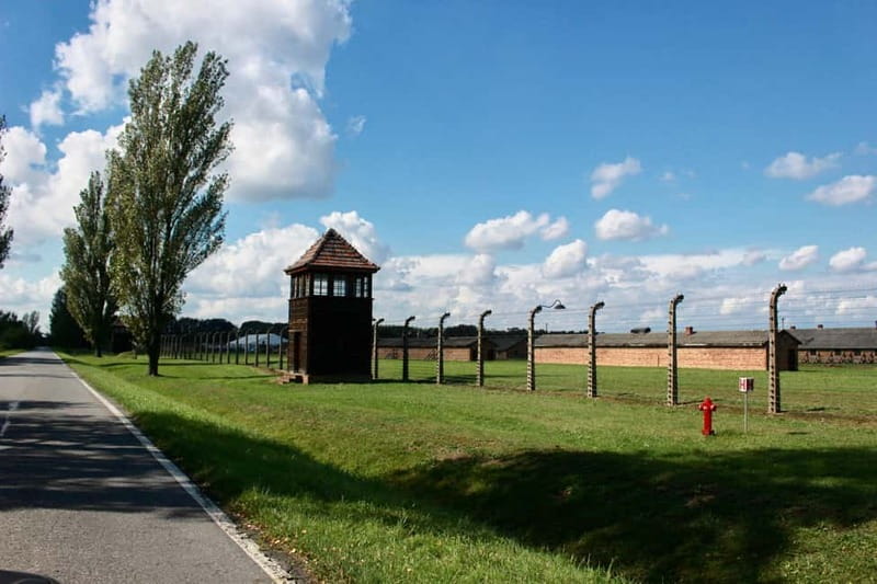 Auschwitz-Birkenau: Guided Tour - Ticket + Transportation - Break and Transit to Birkenau: A Short Pause
