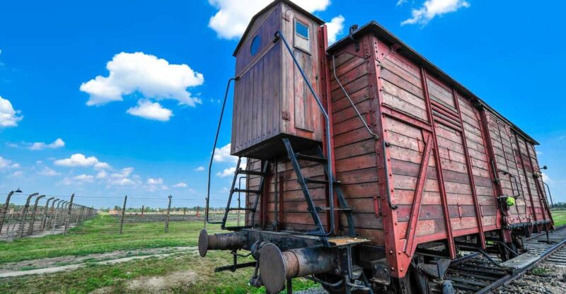 Auschwitz-Birkenau: Guided Tour with Fast Track Ticket - The Fast-Track Entrance Experience at Auschwitz