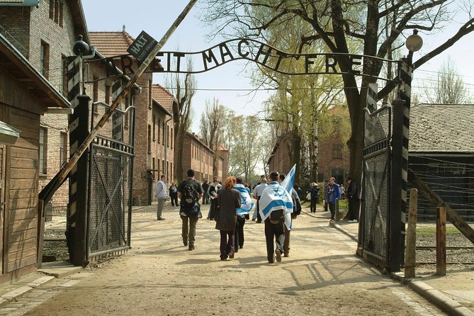 Auschwitz-Birkenau Museum and Memorial Guided Tour from Krakow - The Role of Guides and Their Approach