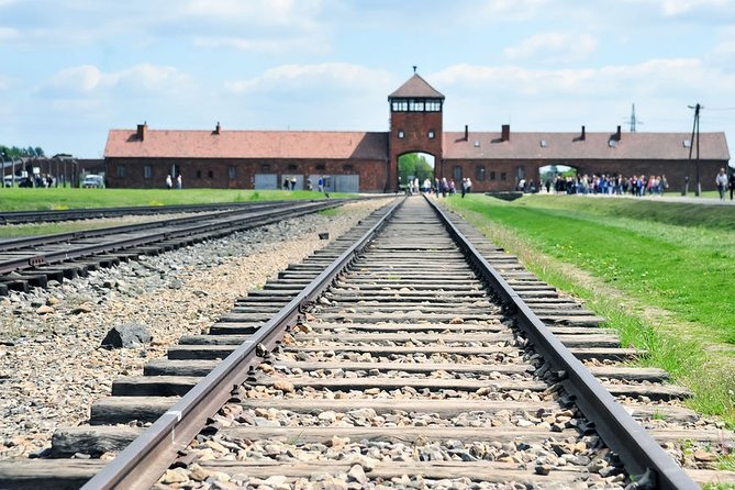 Auschwitz-Birkenau Tour Guide and Jewish museum and synagogue - Extra Touches: Films, Snacks, and Off-the-Beaten-Path Sites
