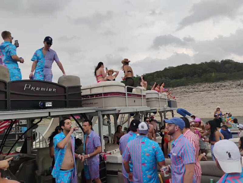 Austin: Lake Travis Boat Rental Grill and Slide - Choosing Your Boat Rental Style