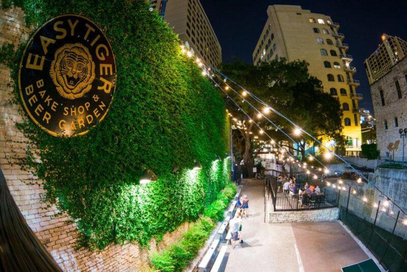 Austin: Live Music Crawl - Austin: Live Music Crawl – Who Will Enjoy It Most?