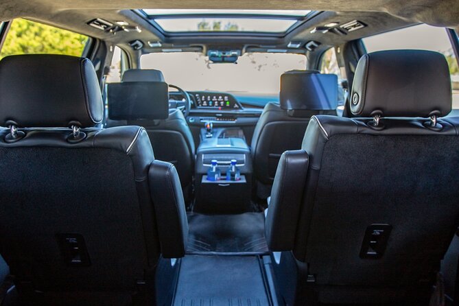 Austin Texas Airport Transfer Premium Black SUV - Logistics: Meeting Points and Service Details