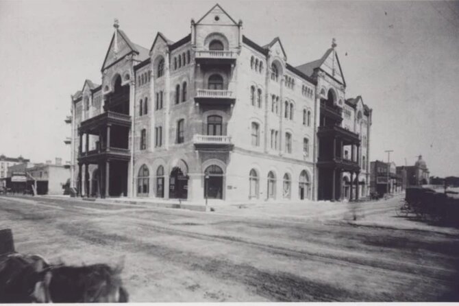 Austins Haunted Ghost and Murder Tour - Exploring Austin’s Haunted Landmarks with the Guide