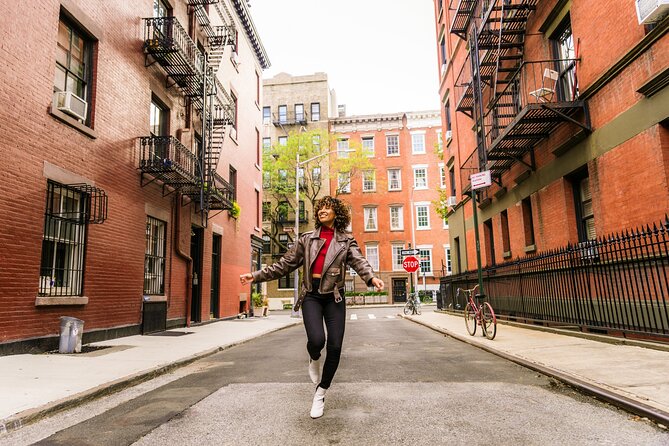 Austins Treasures Private tour: A Heroic Downtown Discovery Walk - The Tour Starts at The Iconic Driskill Hotel