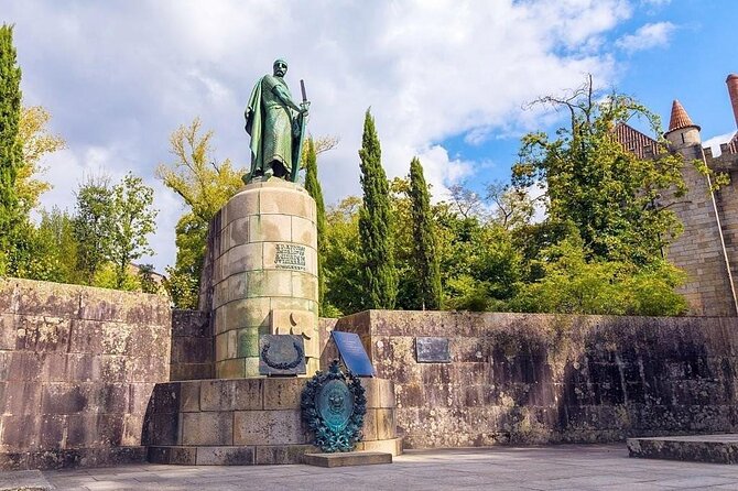 Authentic Braga & Guimarães: Small Historical Group Tour - Indulge in a Traditional Vinho Verde Lunch