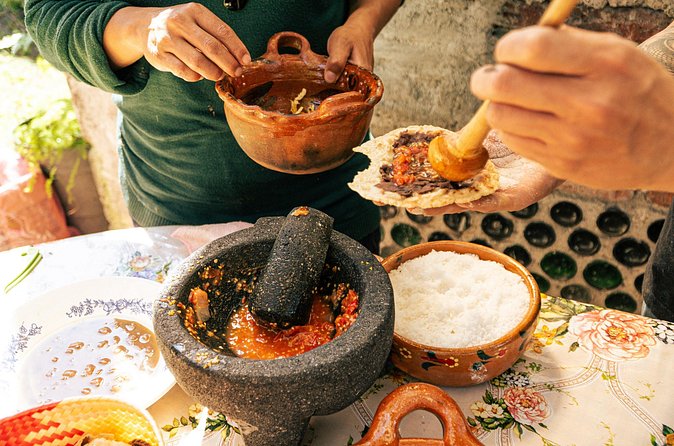 Authentic Cooking Class in Chinampa Xochimilco - Logistics: Meeting Point and Group Size