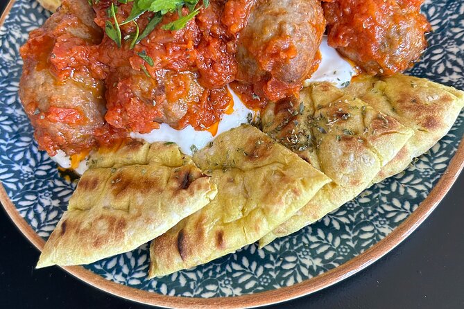 Authentic Greek food tapas and wine tasting - Cave village - Discovering the Cave Village in Santorini