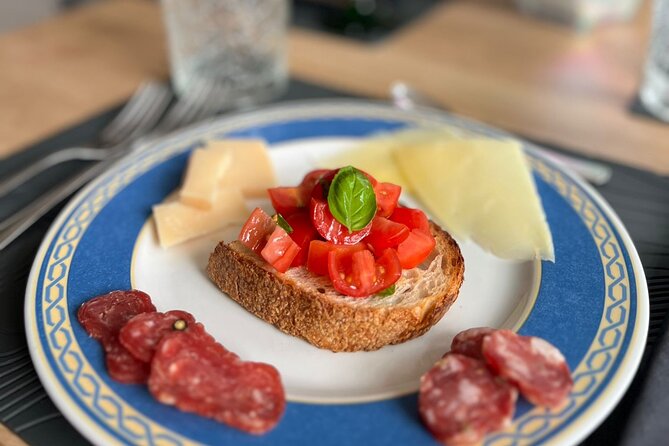 Authentic Italian Dinner in Cozy Canal Home in Amsterdam - Key Points