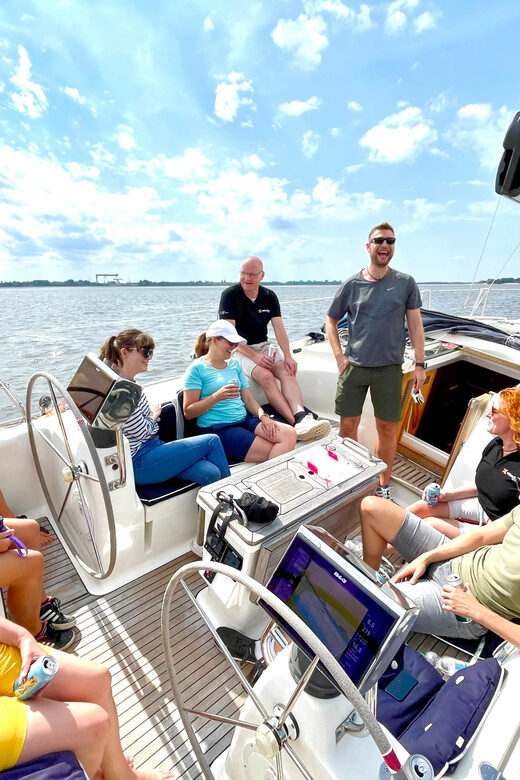 Authentic sailingtrip "towards Blankenese", Hamburg/Elbe - How the Sailing Experience Unfolds