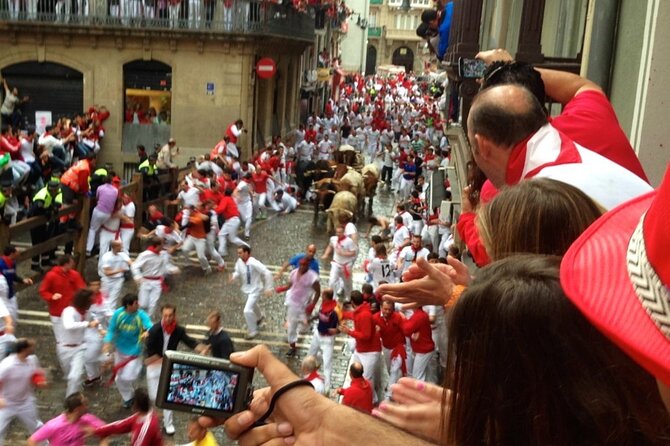 Authentic San Fermín experience with balcony and buffet breakfast. - Starting Point and Timing for the Pamplona Tour