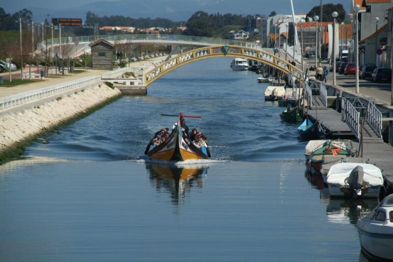 Aveiro Essential: Boat, Walking Tour, Sweets & Ribbons - Visiting Aveiro’s Important Religious Monuments